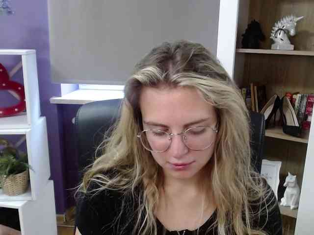 Soft-Zoey webcam