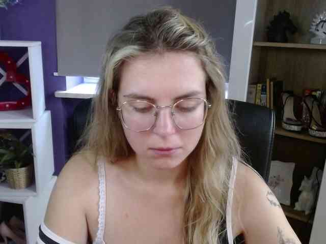 Soft-Zoey webcam