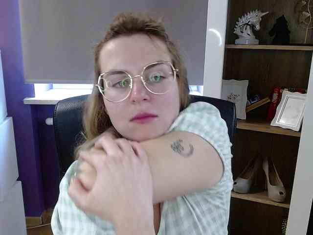 soft-zoey Live Webcam on BongaCams