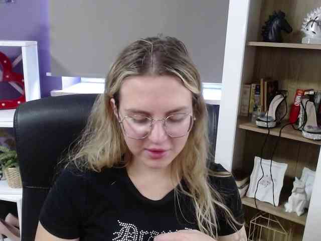 Soft-Zoey webcam
