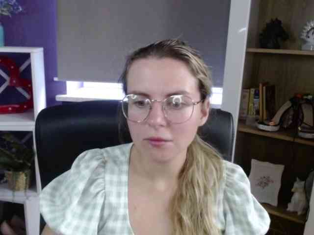 Soft-Zoey webcam