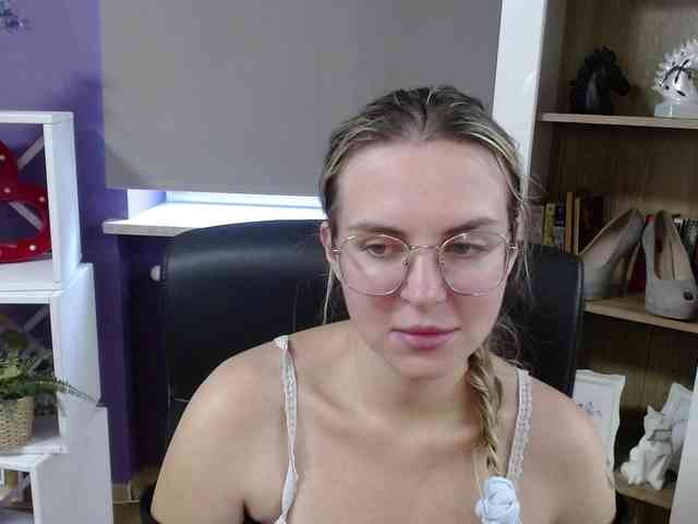 Soft-Zoey webcam