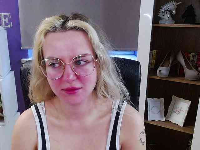Soft-Zoey webcam