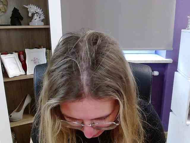 Soft-Zoey webcam