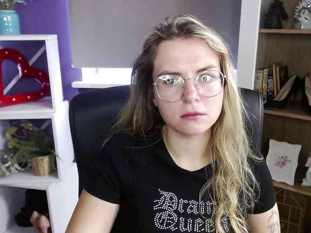 Soft-Zoey webcam