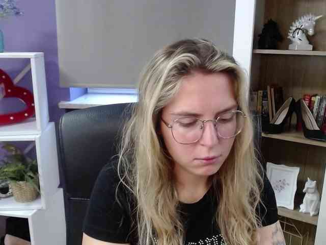 Soft-Zoey webcam
