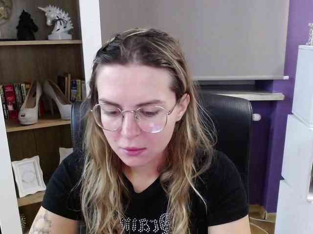 Soft-Zoey webcam