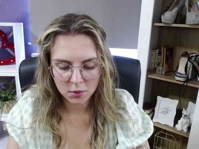 Soft-Zoey webcam