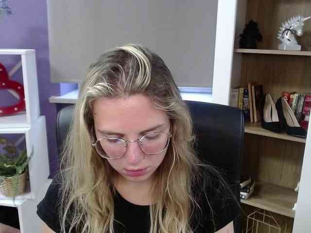 Soft-Zoey webcam