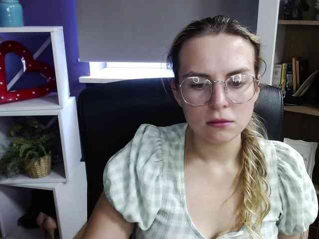 Soft-Zoey webcam