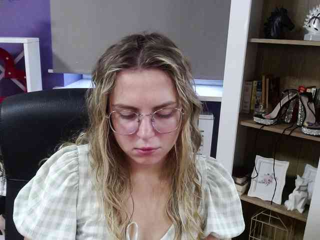 Soft-Zoey webcam