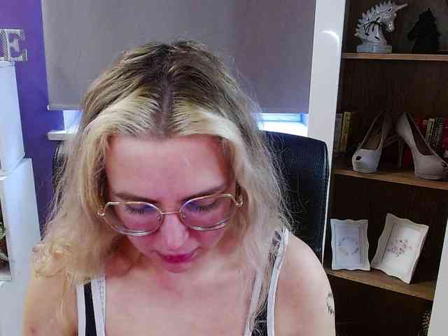 Soft-Zoey webcam