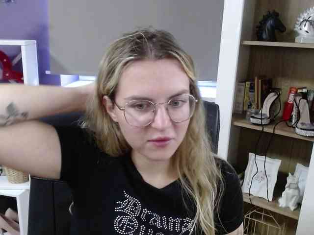 Soft-Zoey webcam