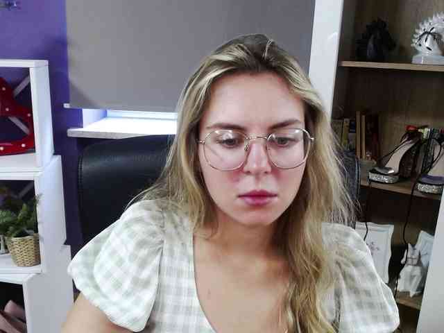 Soft-Zoey webcam