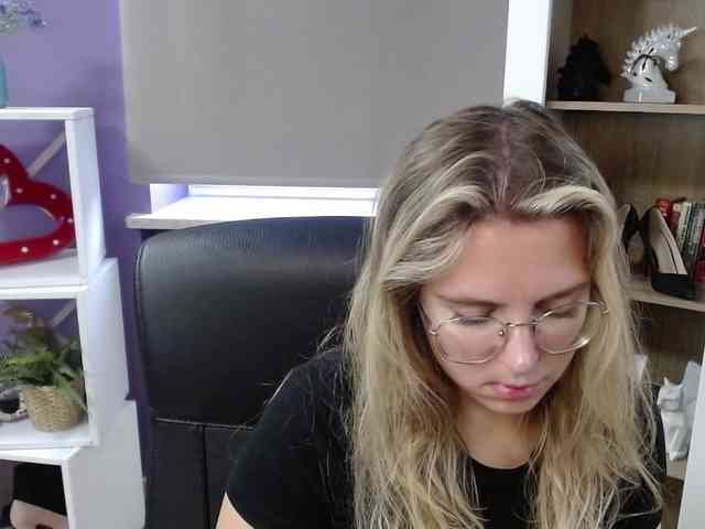 Soft-Zoey webcam