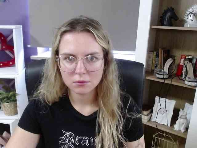 Soft-Zoey webcam