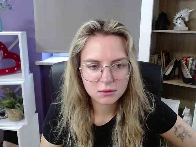 Soft-Zoey webcam