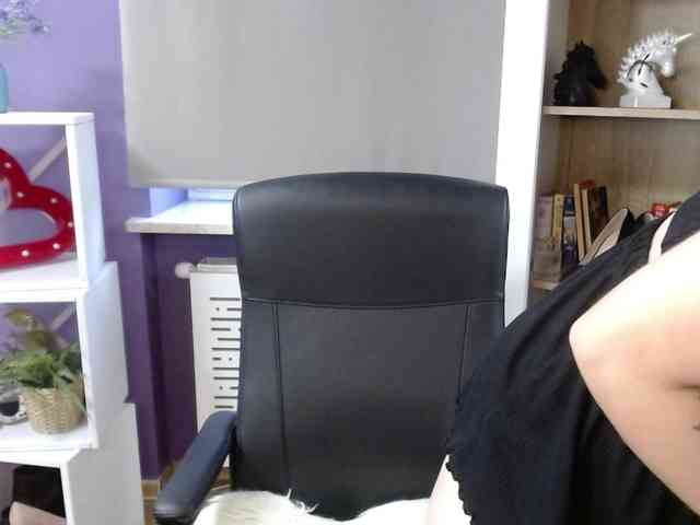 Soft-Zoey webcam
