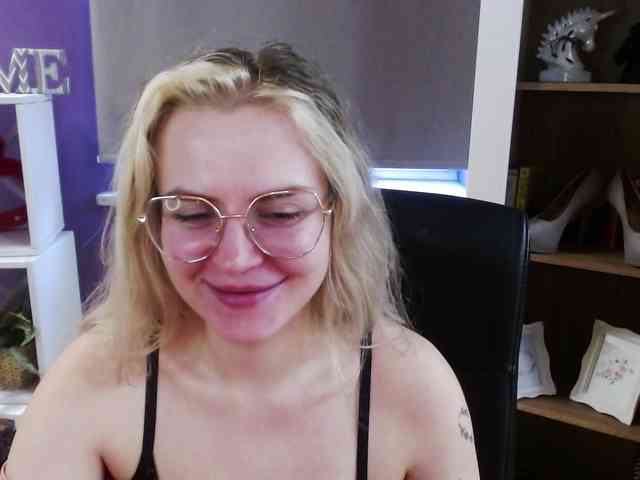 Soft-Zoey webcam