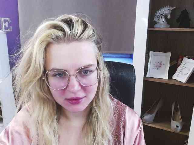 Soft-Zoey webcam