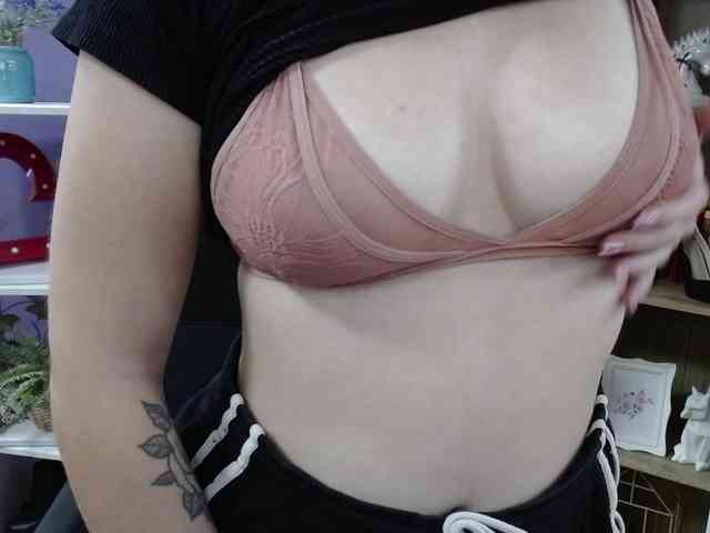 Soft-Zoey webcam