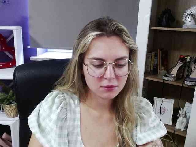 Soft-Zoey webcam