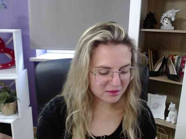 Soft-Zoey webcam