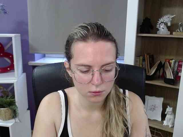 Soft-Zoey webcam
