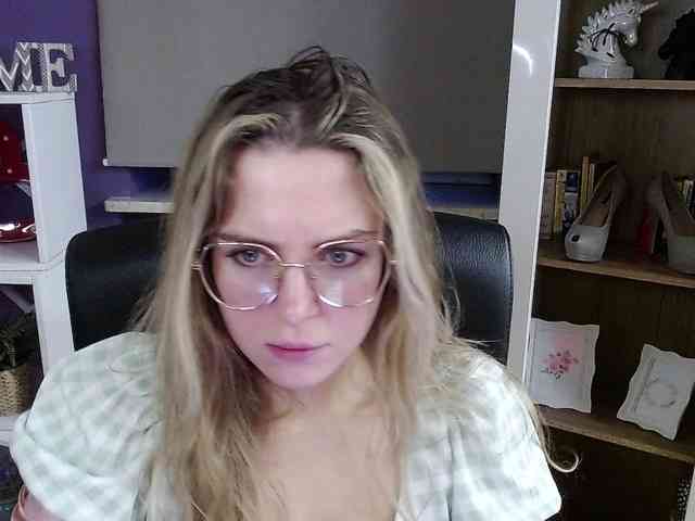 Soft-Zoey webcam