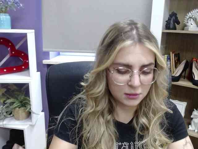 Soft-Zoey webcam