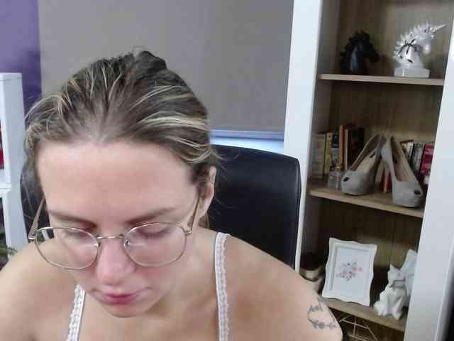 Soft-Zoey webcam