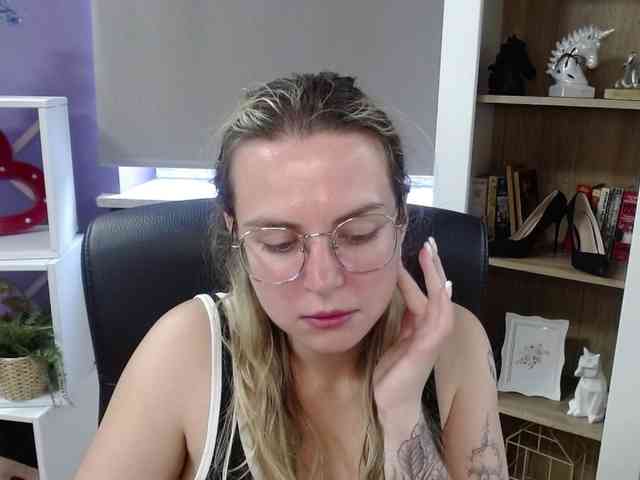 Soft-Zoey webcam