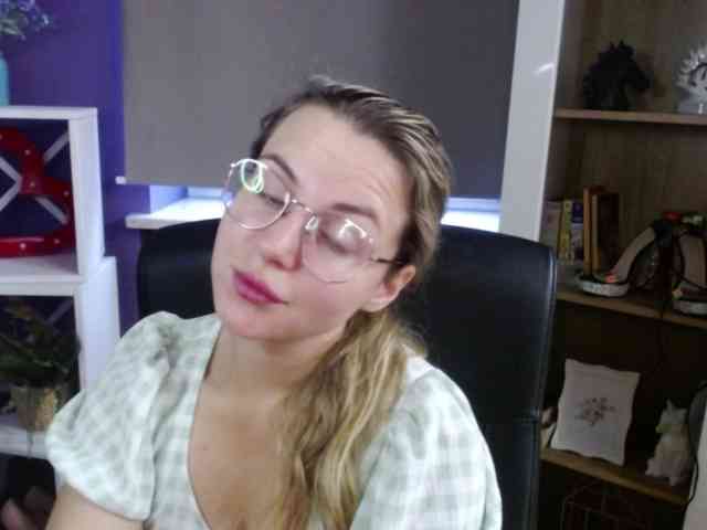 Soft-Zoey webcam
