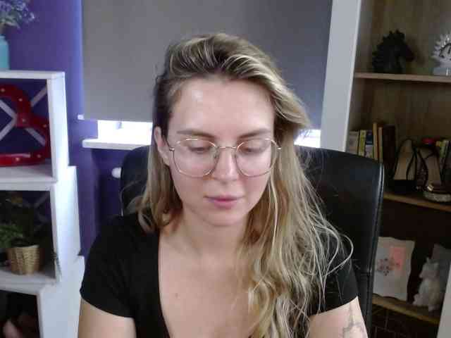 Soft-Zoey webcam