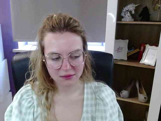 Soft-Zoey webcam