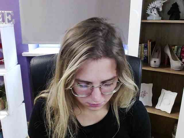 Soft-Zoey webcam