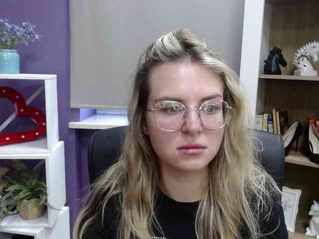 Soft-Zoey webcam