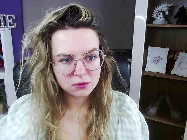 Soft-Zoey webcam