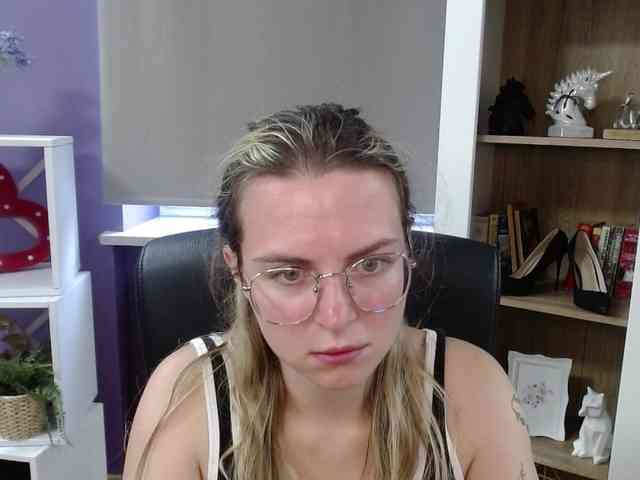Soft-Zoey webcam