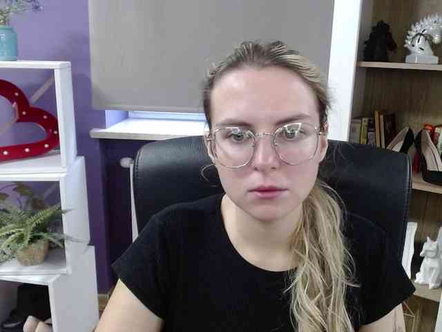 Soft-Zoey webcam