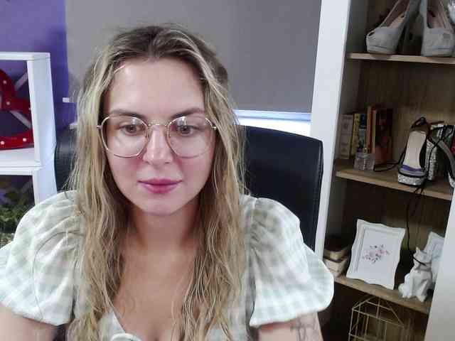 Soft-Zoey webcam