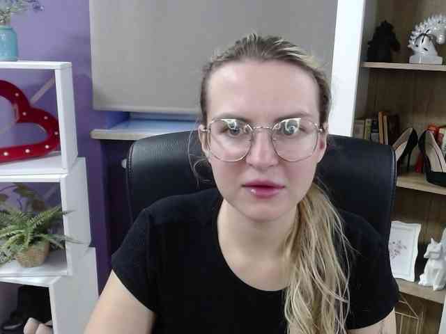 Soft-Zoey webcam