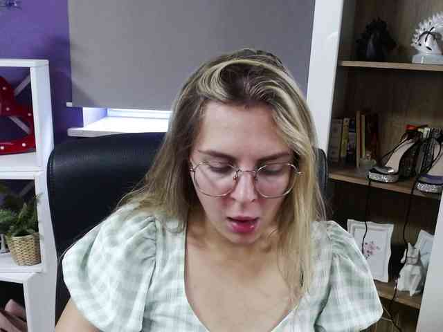 Soft-Zoey webcam