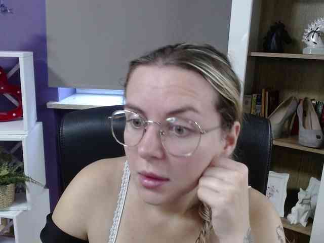 Soft-Zoey webcam
