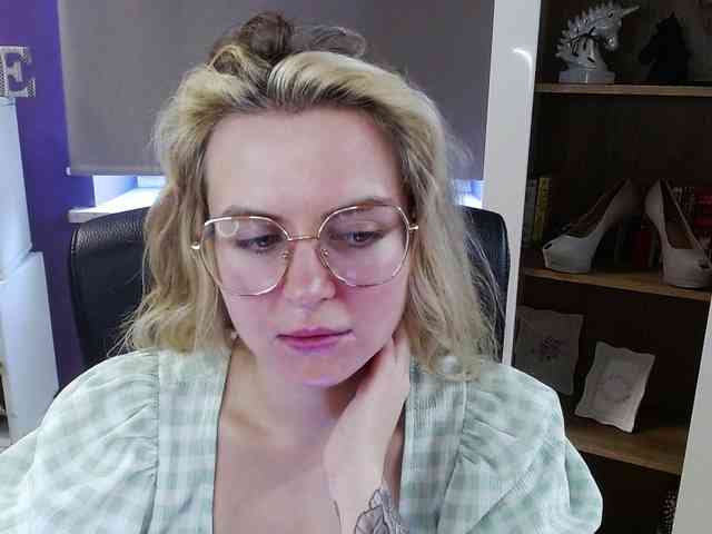 Soft-Zoey webcam
