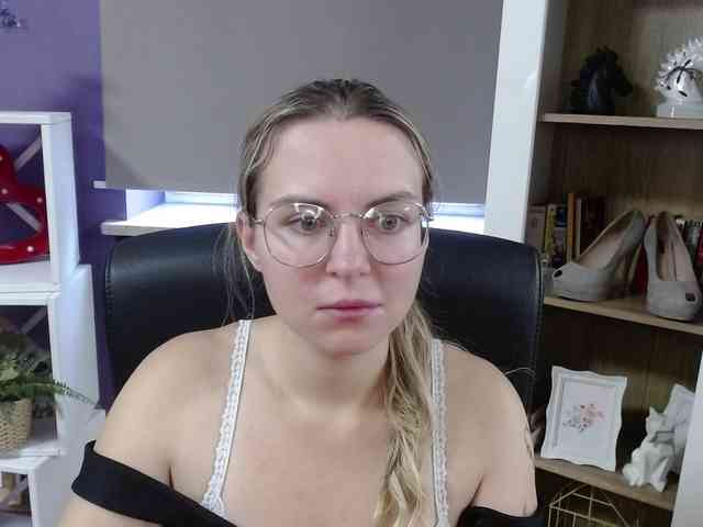 Soft-Zoey webcam