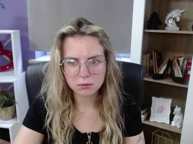 Soft-Zoey webcam