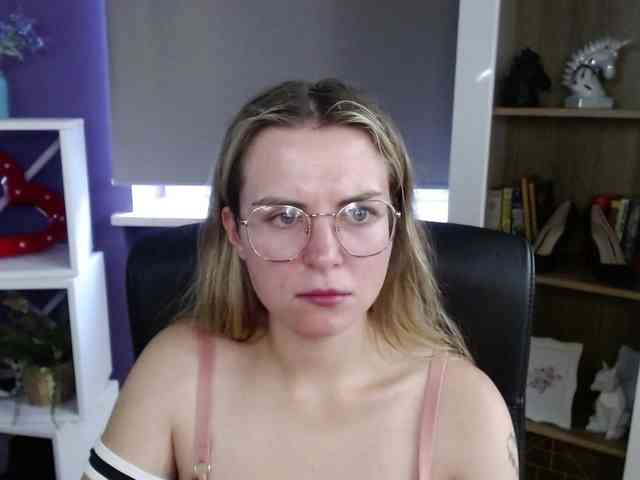 Soft-Zoey webcam