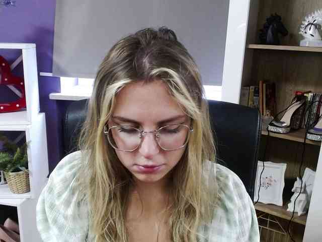 Soft-Zoey webcam