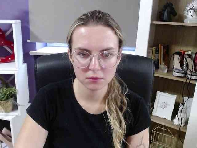 Soft-Zoey webcam
